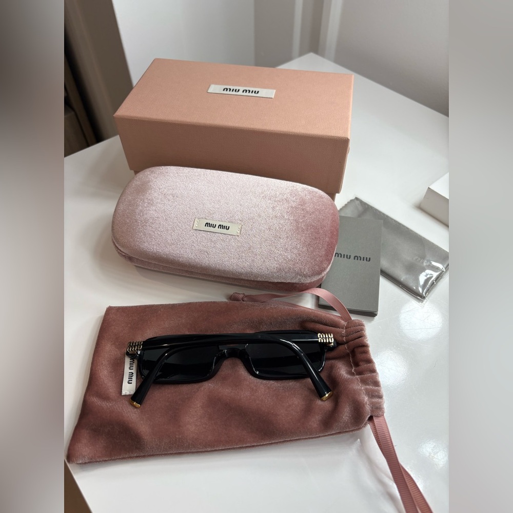 AUTHENTIC Miu Miu Sunglasses Rectangle frame - Picture 3 of 9